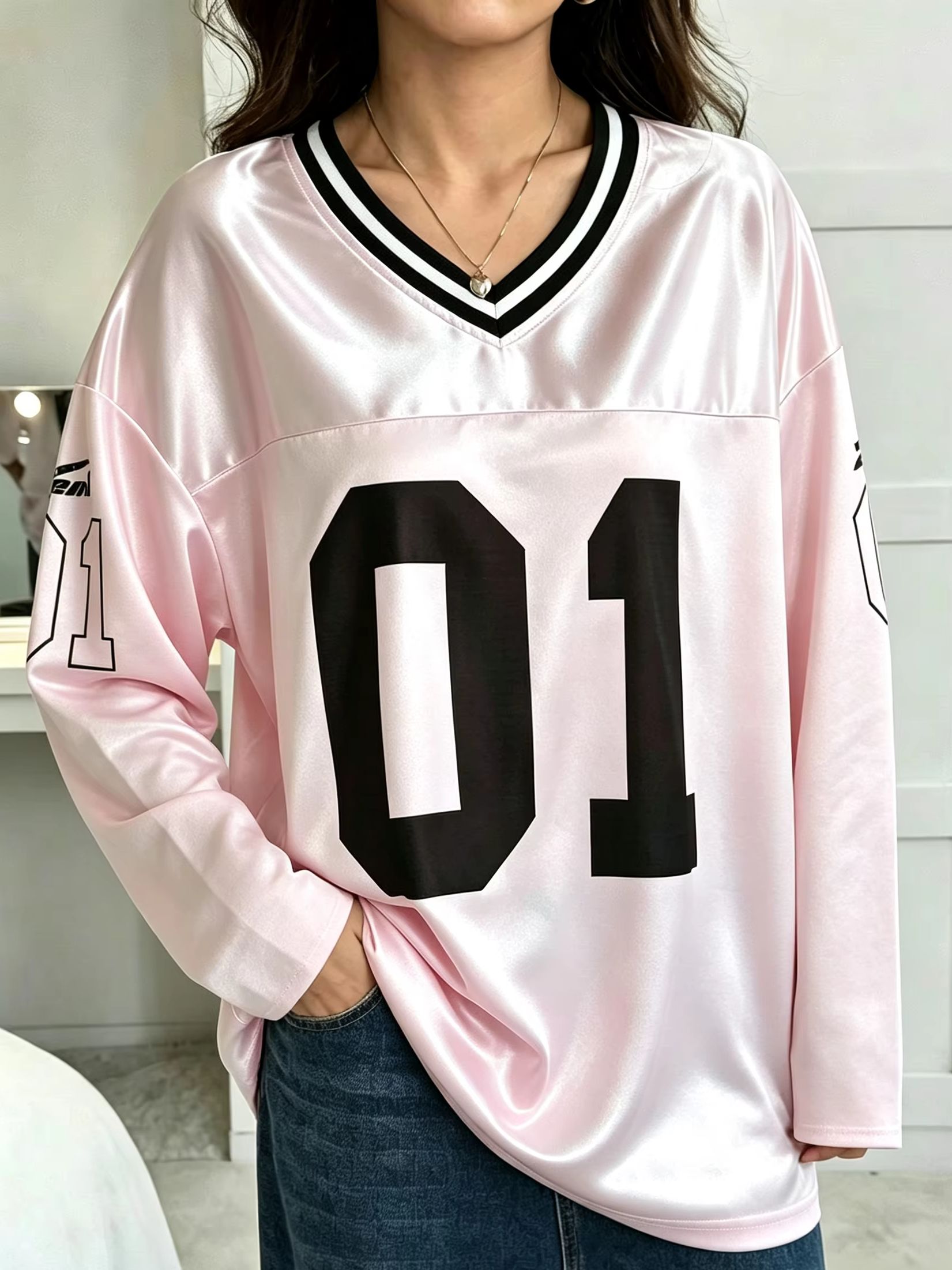 Vintage Fashion Enthusiasts - เสื้อยืดแขนยาวผู้ชายผู้หญิงสไตล์วินเทจ ทรงโอเวอร์ไซส์ พิมพ์ลายเลข 01 คอวี แฟชั่นสปอร์ต